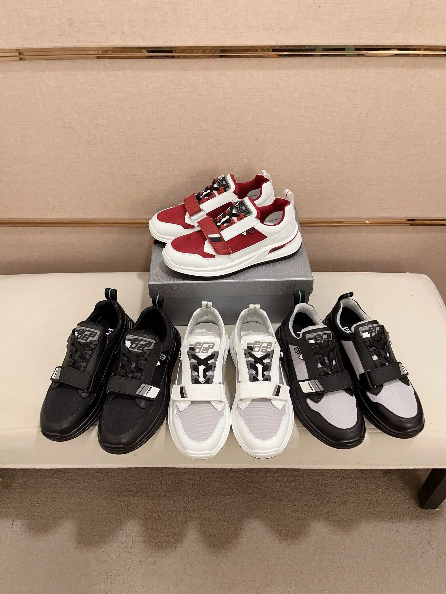 Factory price 620💰 ✔️✔️✔️Higher version High-quality new PRADA (Prada) counters are launched simultaneously. New men's shoes and 😘fabric are made of high-tech glue-spraying technology. Lining: Full cowhide lining. 👍🏿 High-end ☄️ air-cushion molded anti-slip rubber outsole, exquisite lines, simple and elegant, comfortable and high-end for leisure travel. Code number: 38 to 44 (45 is custom-made and cannot be returned or exchanged)